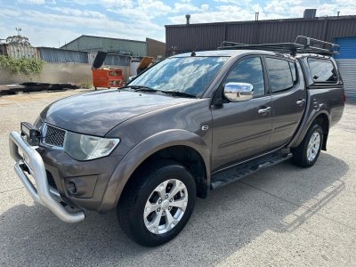 2014 Mitsubishi Triton Glx-r