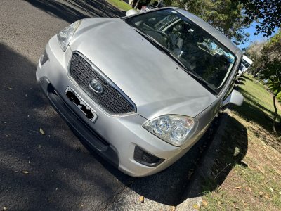 2010 Kia Carnival Rondo Petrol Automatic