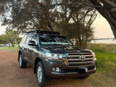 2017 Toyota Landcruiser