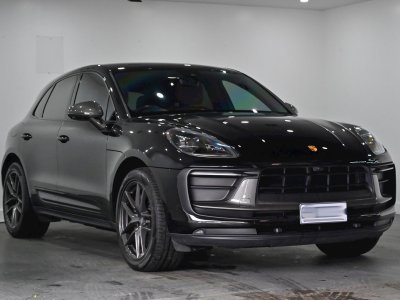 2022 Porsche Macan T