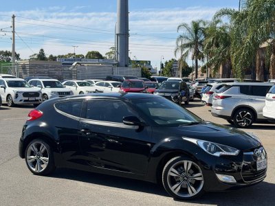 2012 Hyundai Veloster + Manual