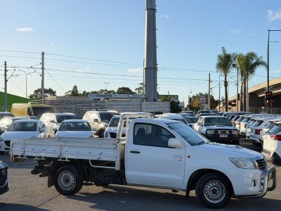 2015 Toyota Hilux SR Manual 4x2 MY14