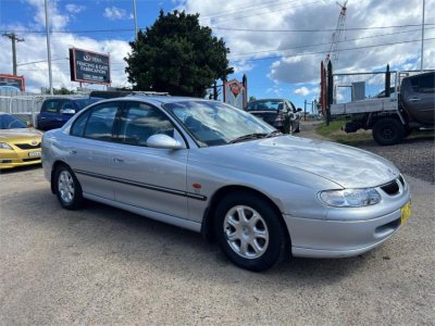 1998 HOLDEN BERLINA 4D SEDAN VT