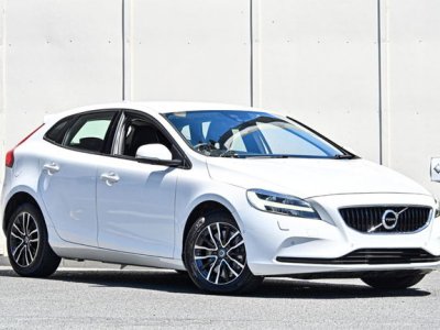 2018 Volvo V40 T3 Momentum MY18