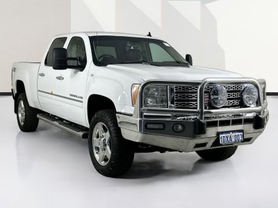 2011 GMC SIERRA (4x4) 2500HD DENALI automatic