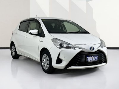 2018 Toyota VITZ NHP130 F (HYBRID)