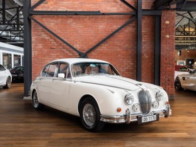 1964 Jaguar Mk II 3.8 Sedan – Auto