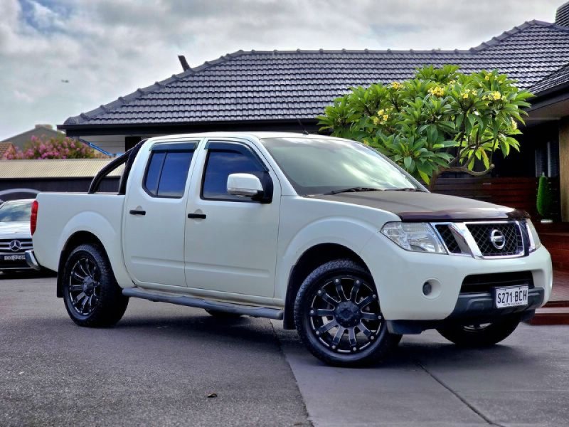 2012 Nissan Navara St