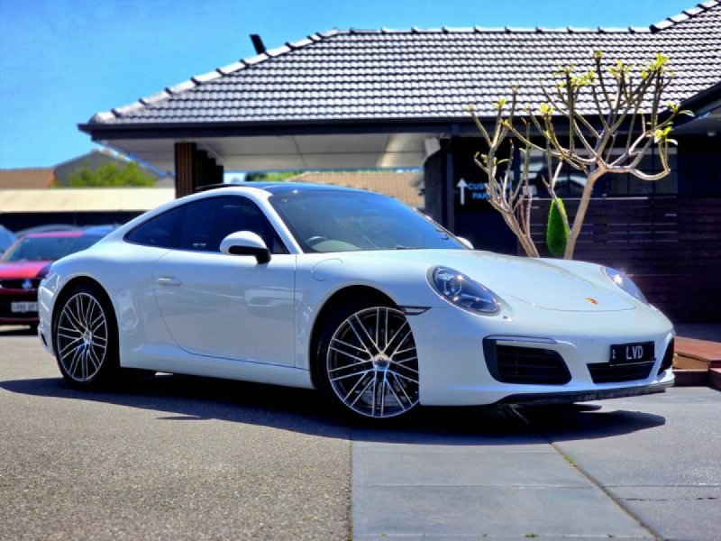 2018 Porsche 911 Carrera