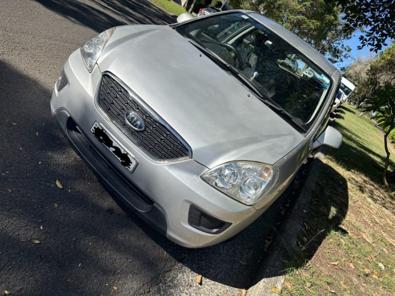 2010 Kia Carnival Rondo Petrol Automatic