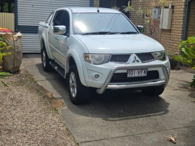 2014 Mitsubishi Triton GLX-R Diesel Manual