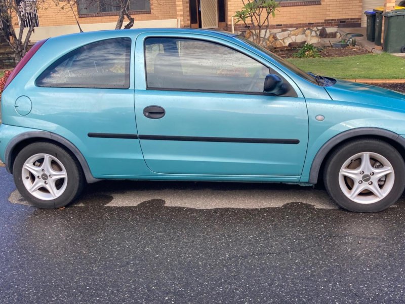 2005 Holden Barina