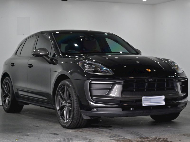 2022 Porsche Macan T