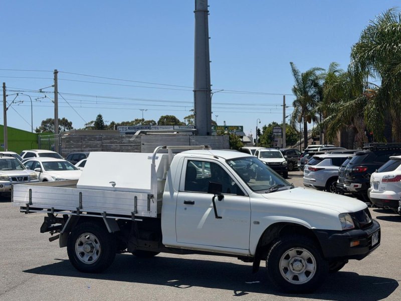 2005 Mitsubishi Triton GLX Manual