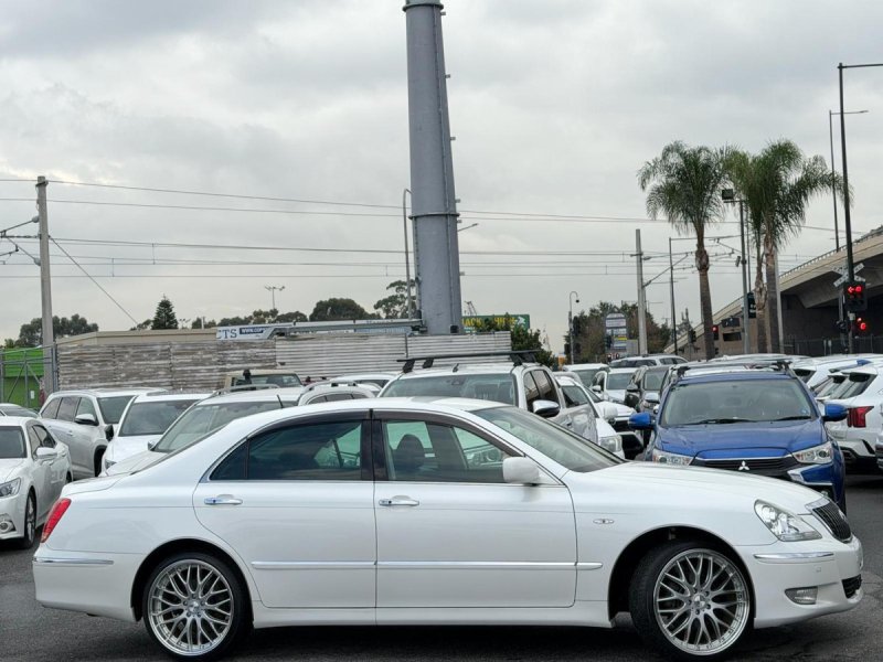 2006 Toyota Crown Majesta Auto