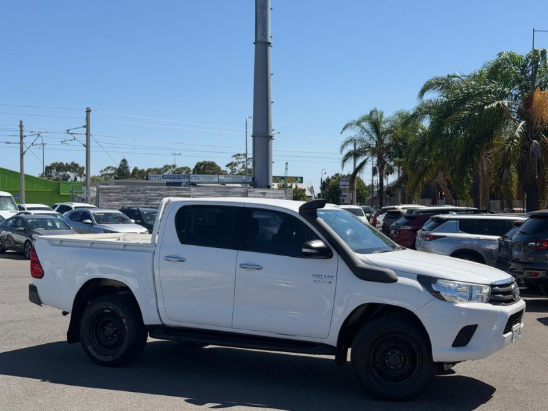 2017 Toyota Hilux SR Manual 4x4 Double Cab