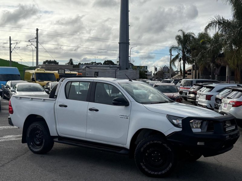 2020 Toyota Hilux SR Manual 4x4 Double Cab