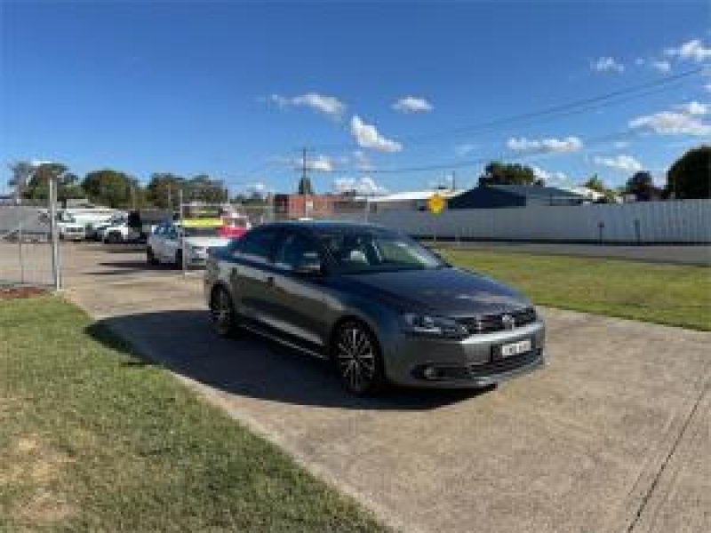 2012 VOLKSWAGEN JETTA 4D SEDAN