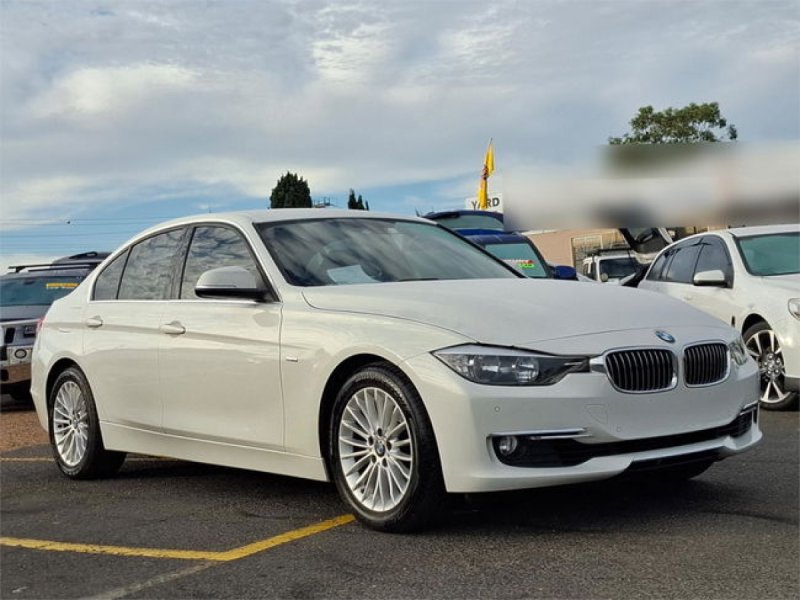 2014 BMW 320i Luxury Line