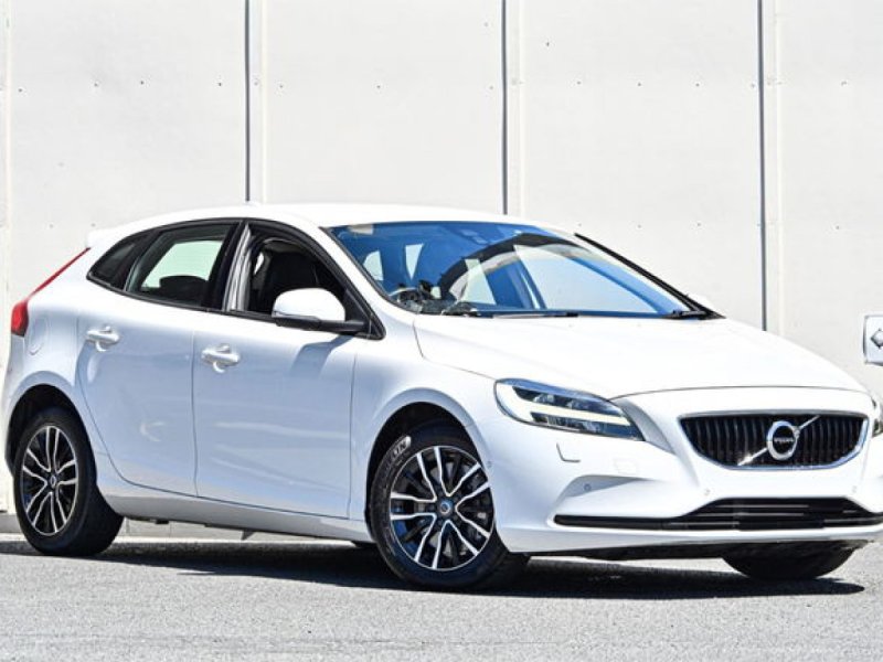 2018 Volvo V40 T3 Momentum MY18