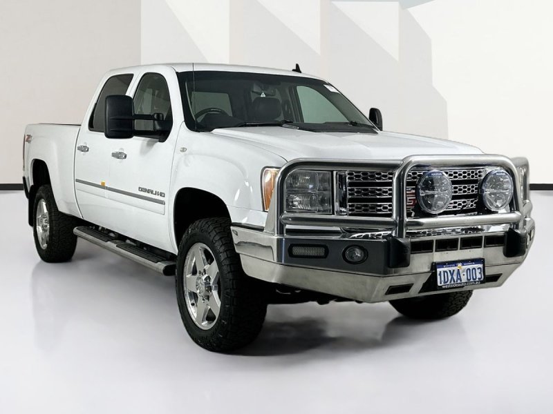 2011 GMC SIERRA (4x4) 2500HD DENALI automatic